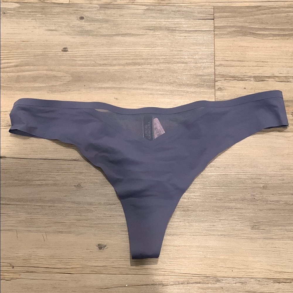 Victoria’s Secret NWT Seamless Blue Purple Thong size Large